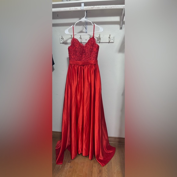 Red Wedding/Prom Dress - Picture 3 of 9